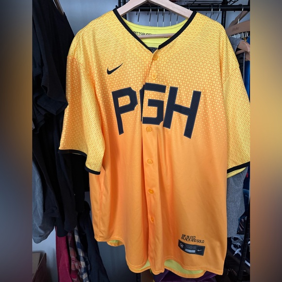 Pittsburgh Pirates City Connect Oneil Cruz - Picture 2 of 3